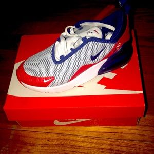 Boys Nike size 1y like new (only warn once for a few hours) will sell quick!